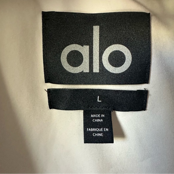 ALO YOGA Opulent Faux Fur Cropped Vest in Oat Beige SZ L - Picture 7 of 11